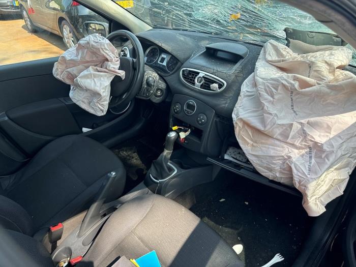 Renault Clio III 1.2 16V 75 Sloopvoertuig (2006, Zwart)