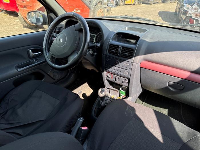 Renault Clio II 1.2 16V Sloopvoertuig (2004, Rood)