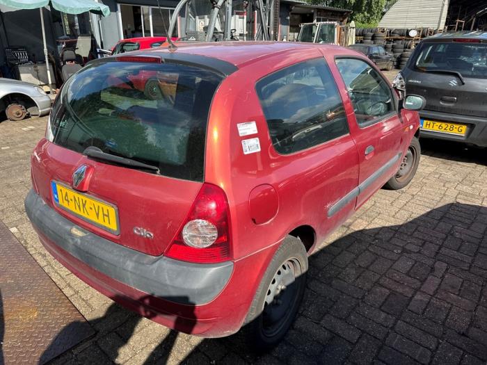 Renault Clio II 1.2 16V Sloopvoertuig (2004, Rood)
