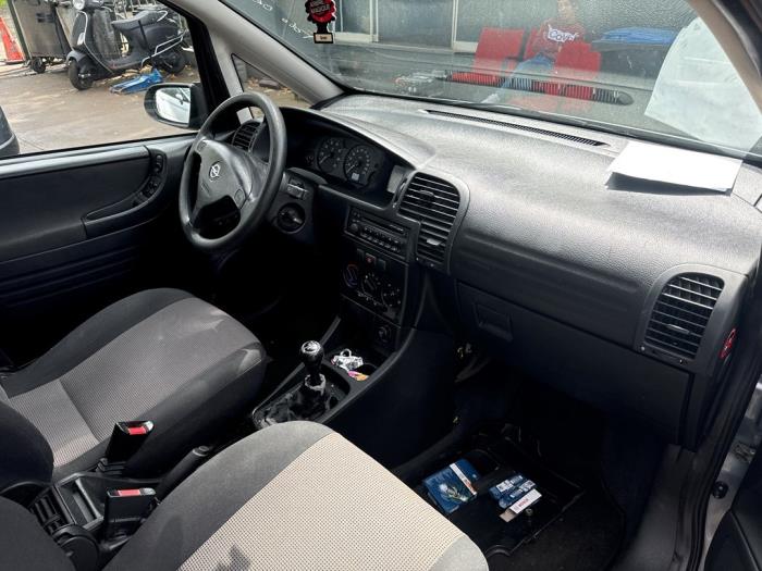 Opel Zafira 1.6 16V Sloopvoertuig (2004, Grijs)
