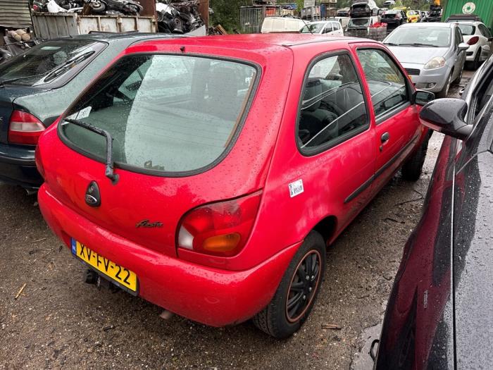 Ford Fiesta 4 1.3i Sloopvoertuig (1999, Rood)