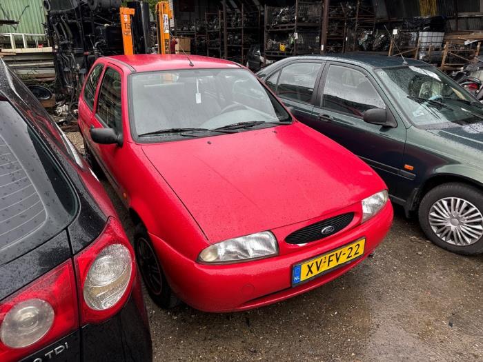 Ford Fiesta 4 1.3i Sloopvoertuig (1999, Rood)