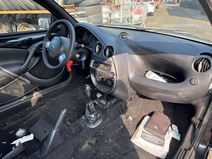 Ford StreetKa 1.6i Sloopvoertuig (2003, Zwart)