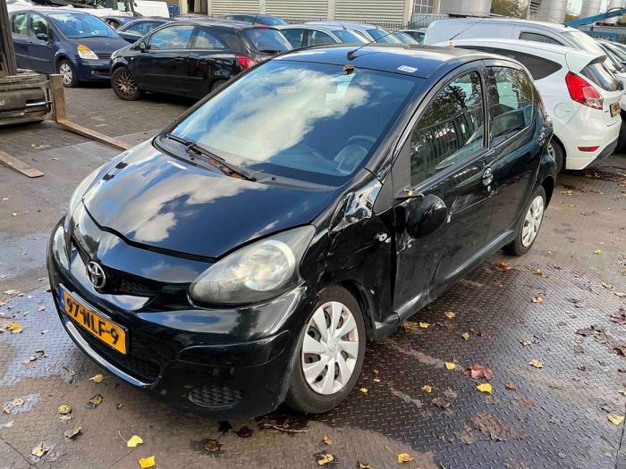 Toyota Aygo 1.0 12V VVT-i Sloopvoertuig (2010, Zwart)