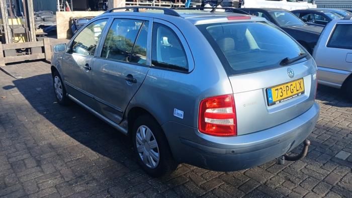 Skoda Fabia 1.4i 16V Sloopvoertuig (2004, Grijs)