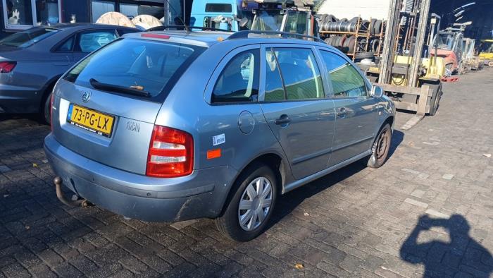 Skoda Fabia 1.4i 16V Sloopvoertuig (2004, Grijs)