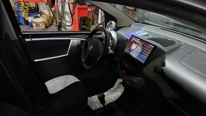 Peugeot 107 1.0 12V Sloopvoertuig (2011, Grijs)