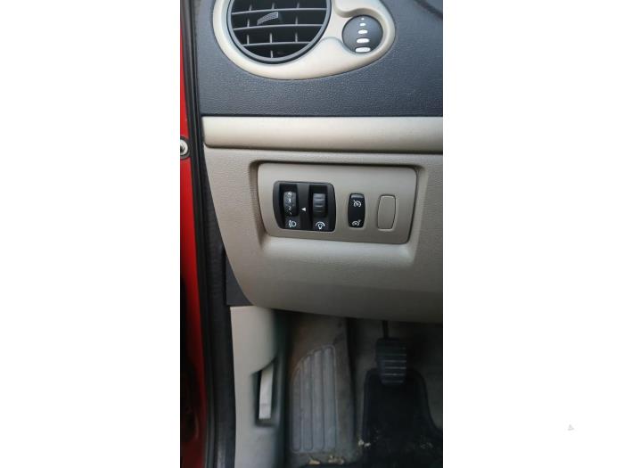 Renault Clio III 1.6 16V Sloopvoertuig (2007, Rood)