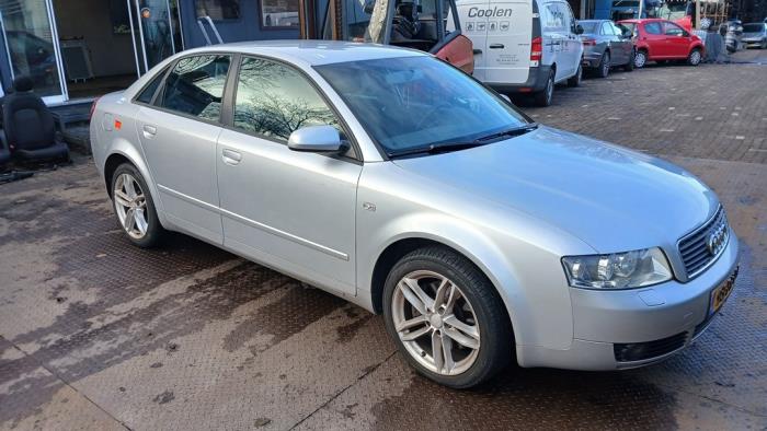 Audi A4 2.4 V6 30V Sloopvoertuig (2004, Grijs)