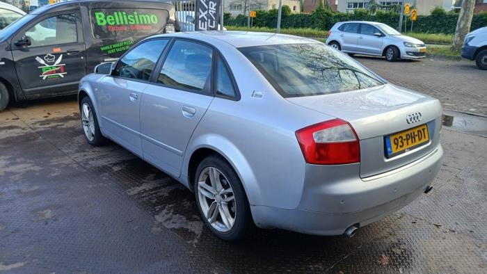 Audi A4 2.4 V6 30V Sloopvoertuig (2004, Grijs)