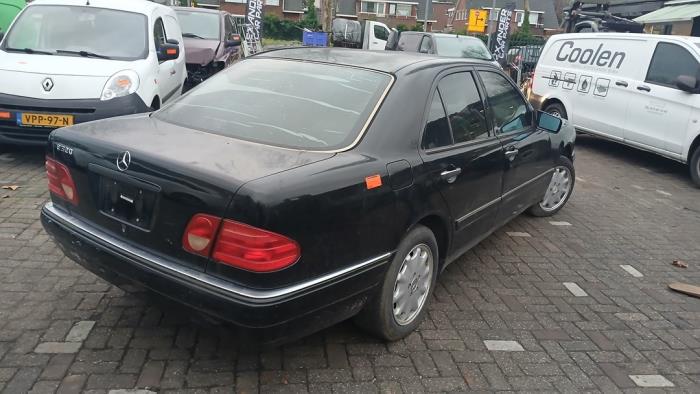 Mercedes E 2.4 E-240 V6 18V Sloopvoertuig (1997)