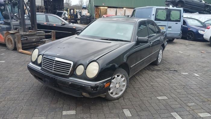 Mercedes E 2.4 E-240 V6 18V Sloopvoertuig (1997)