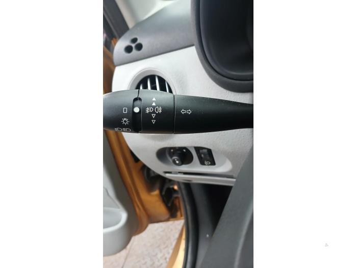 Citroen C3 1.4 Sloopvoertuig (2003, Geel)