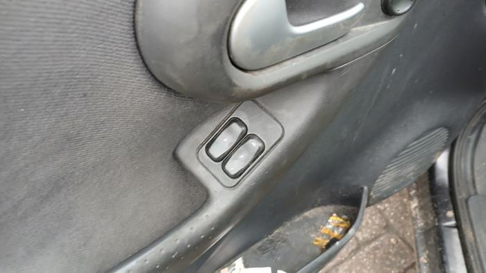 Opel Corsa C 1.2 16V Sloopvoertuig (2004, Zwart)