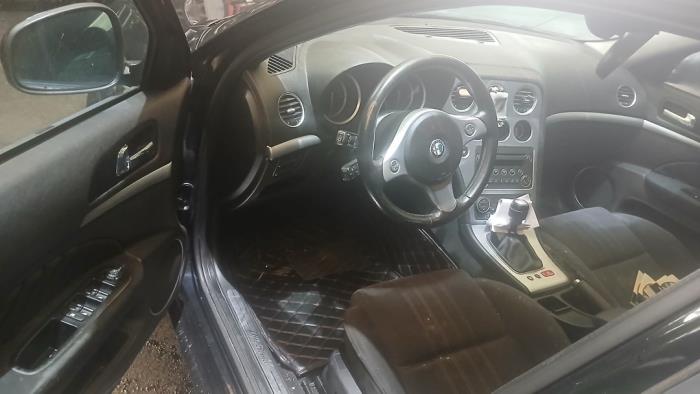 Alfa Romeo 159 Sportwagon 1.9 JTS 16V Sloopvoertuig (2006, Zwart)