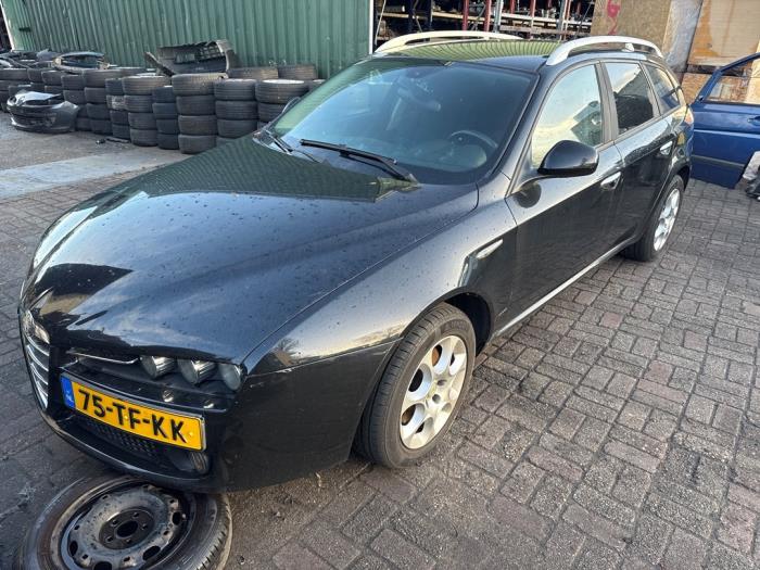 Alfa Romeo 159 Sportwagon 1.9 JTS 16V Sloopvoertuig (2006, Zwart)