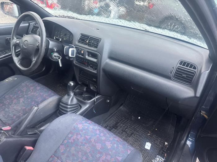 Mazda 323 F 1.5i GLX,GT 16V Sloopvoertuig (1998, Blauw)