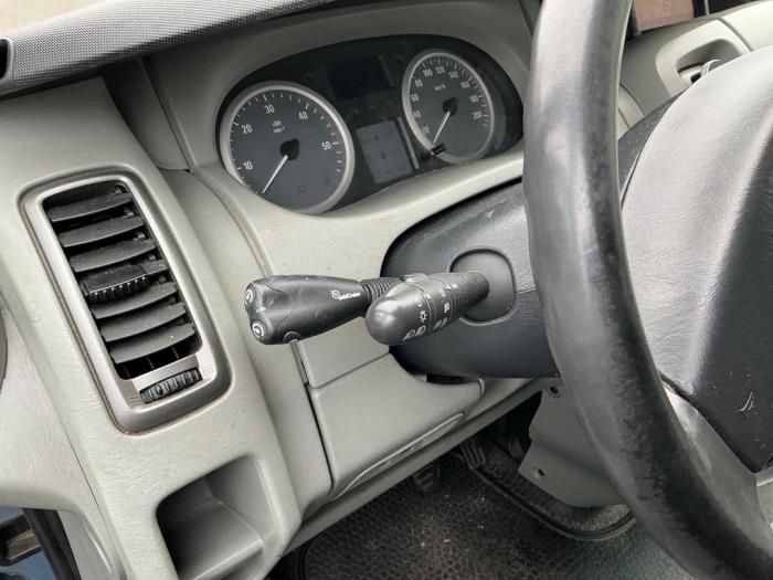 Opel Vivaro 2.5 CDTI 16V Sloopvoertuig (2010, Licht, Blauw)