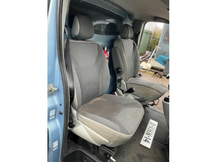 Opel Vivaro 2.5 CDTI 16V Sloopvoertuig (2010, Licht, Blauw)
