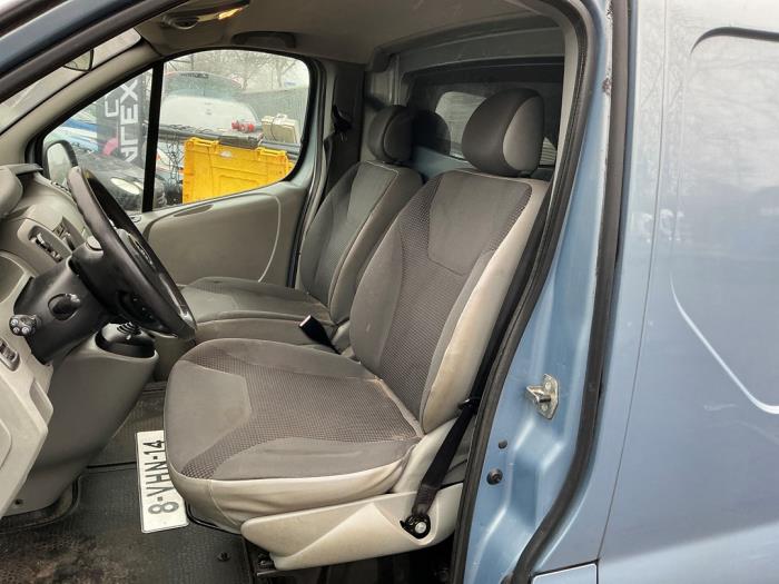 Opel Vivaro 2.5 CDTI 16V Sloopvoertuig (2010, Licht, Blauw)