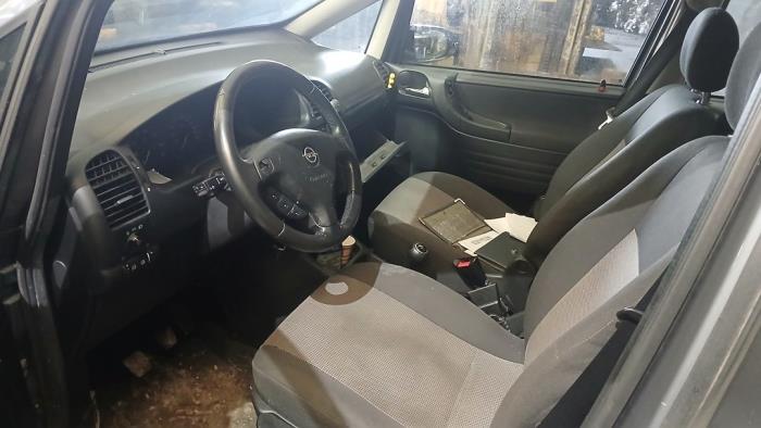 Opel Zafira 1.6 16V Sloopvoertuig (2004, Grijs)