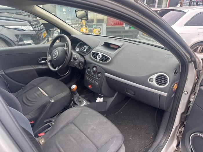 Renault Clio III 1.4 16V Sloopvoertuig (2006, Grijs)