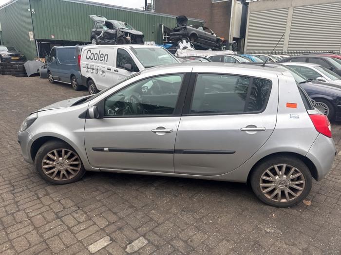Renault Clio III 1.4 16V Sloopvoertuig (2006, Grijs)