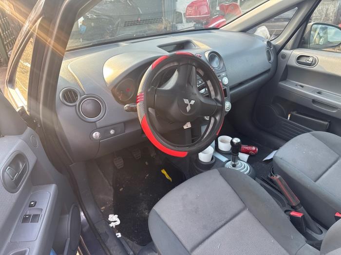 Mitsubishi Colt 1.3 16V Sloopvoertuig (2004, Grijs)