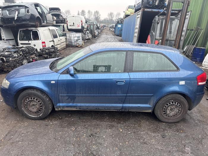 Audi A3 2.0 16V FSI Sloopvoertuig (2003, Blauw)