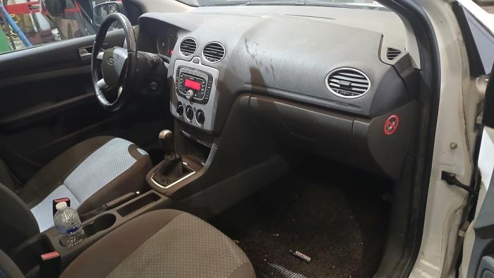 Ford Focus 2 Wagon 1.6 16V Sloopvoertuig (2007, Wit)