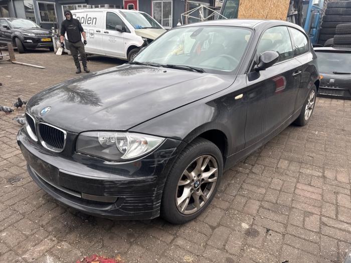 BMW 1 serie 118i 16V Sloopvoertuig (2009, Zwart)