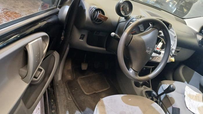 Peugeot 107 1.0 12V Sloopvoertuig (2010, Zwart)