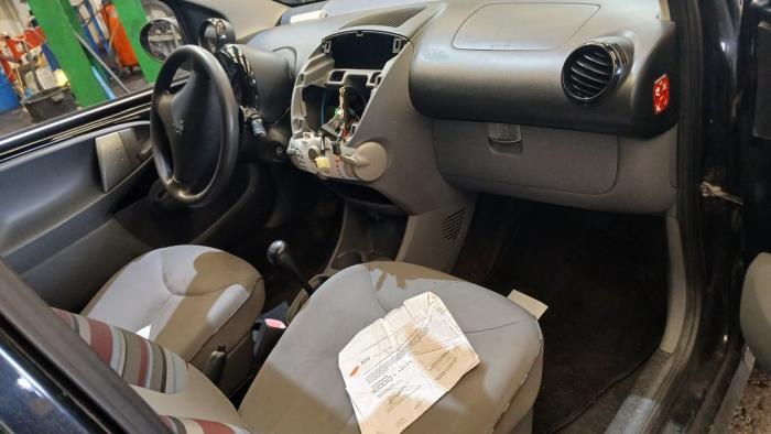 Peugeot 107 1.0 12V Sloopvoertuig (2010, Zwart)