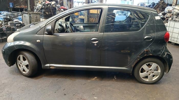 Toyota Aygo 1.0 12V VVT-i Sloopvoertuig (2008, Grijs)