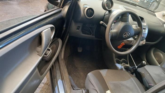Toyota Aygo 1.0 12V VVT-i Sloopvoertuig (2008, Grijs)
