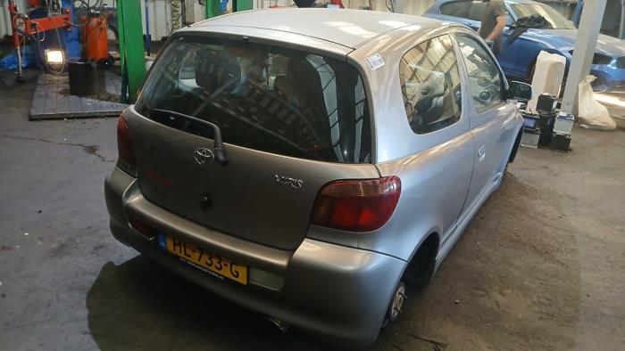 Toyota Yaris 1.5 T Sport 16V VVT-i Sloopvoertuig (2002, Grijs)