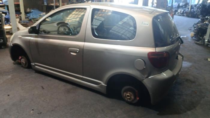 Toyota Yaris 1.5 T Sport 16V VVT-i Sloopvoertuig (2002, Grijs)