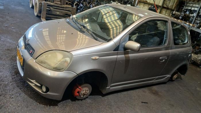 Toyota Yaris 1.5 T Sport 16V VVT-i Sloopvoertuig (2002, Grijs)