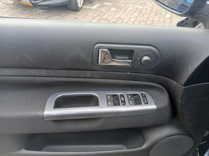 Volkswagen Bora 1.6 16V Sloopvoertuig (2004, Blauw)