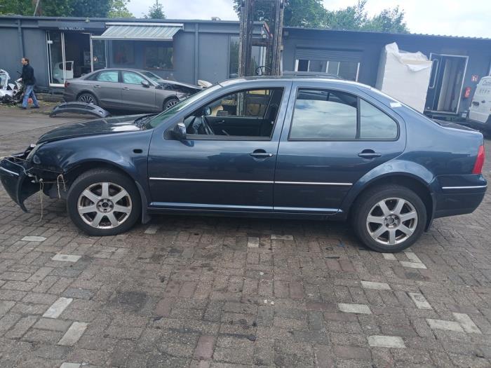 Volkswagen Bora 1.6 16V Sloopvoertuig (2004, Blauw)