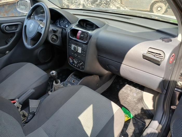 Opel Corsa C 1.4 16V Twin Port Sloopvoertuig (2005, Zwart)