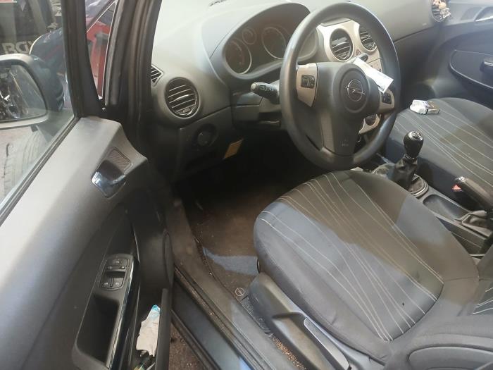 Opel Corsa D 1.2 16V Sloopvoertuig (2010, Bruin)