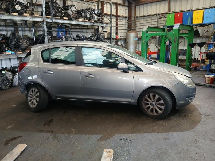 Opel Corsa D 1.2 16V Sloopvoertuig (2010, Bruin)
