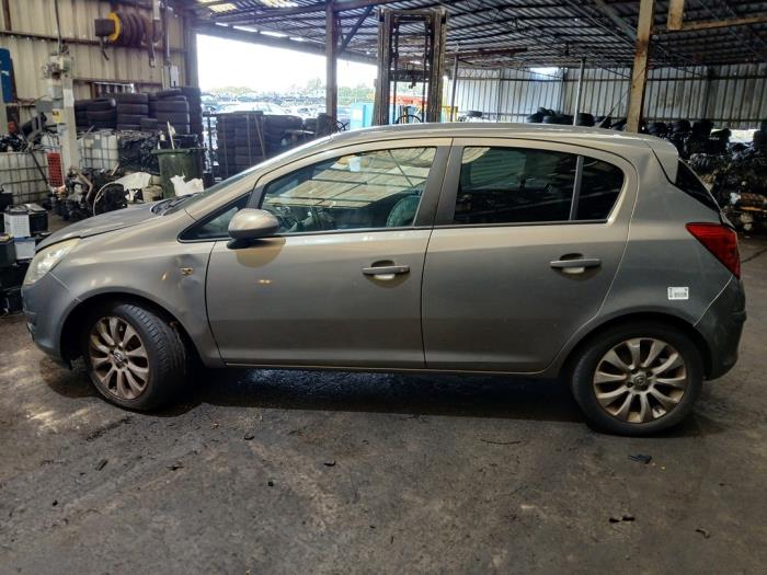 Opel Corsa D 1.2 16V Sloopvoertuig (2010, Bruin)