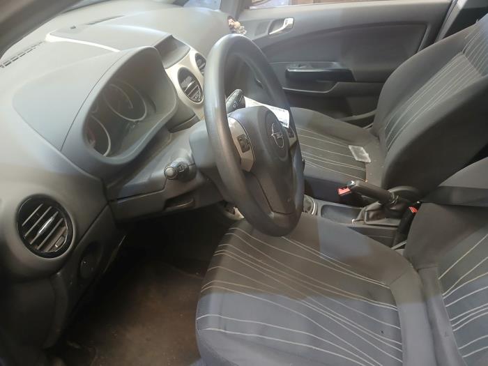 Opel Corsa D 1.2 16V Sloopvoertuig (2010, Bruin)