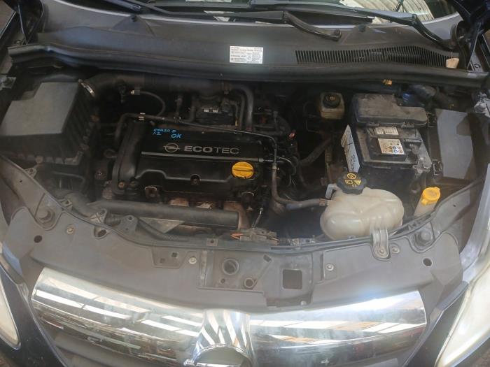 Opel Corsa D 1.2 16V Sloopvoertuig (2010, Bruin)