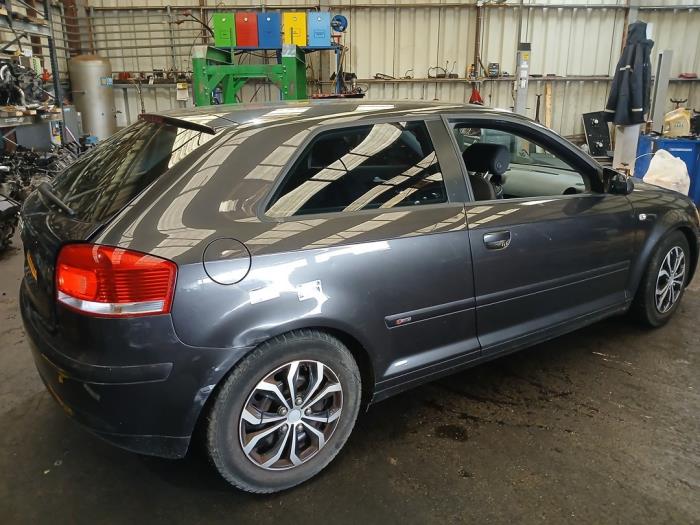 Audi A3 2.0 16V FSI Sloopvoertuig (2004, Grijs)