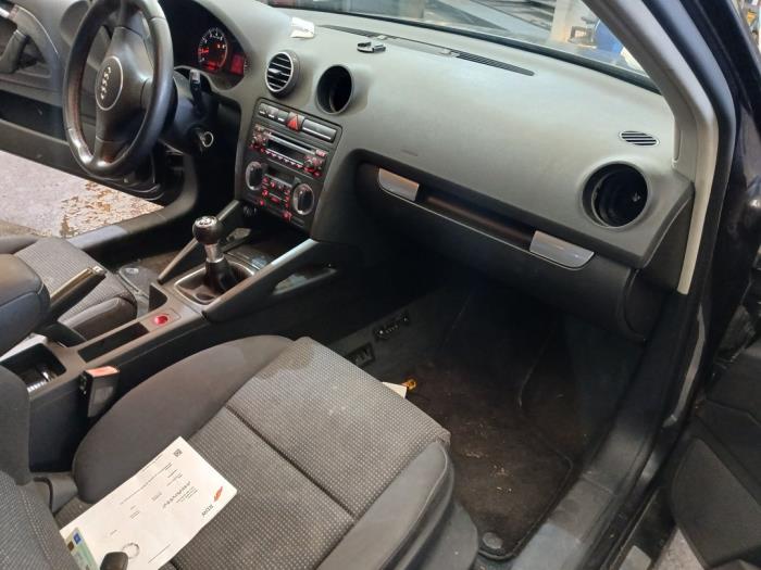 Audi A3 2.0 16V FSI Sloopvoertuig (2004, Grijs)