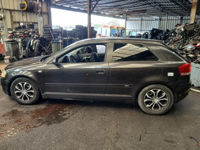 Audi A3 2.0 16V FSI Sloopvoertuig (2004, Grijs)