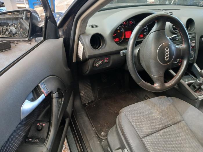 Audi A3 2.0 16V FSI Sloopvoertuig (2004, Grijs)